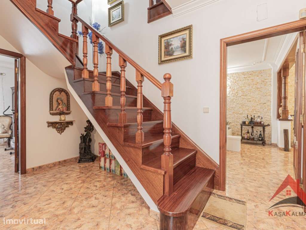 Moradia Isolada T4 com Aproveitamento de Sótão - Quinta do Conde-18