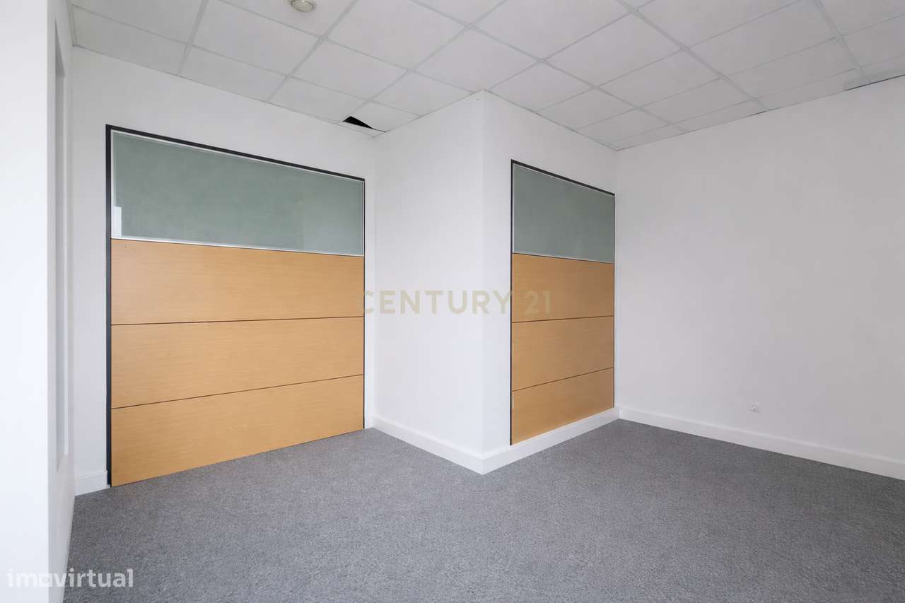 Escritório com Viabilidade de Conversão em Habitação - Grande imagem: 2/19