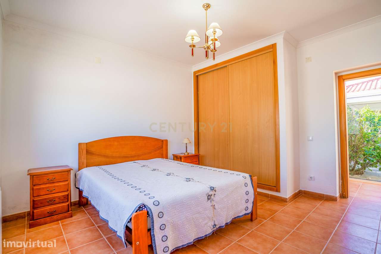 Moradia T6, localizada numa das zonas mais valorizadas do Oeste-16