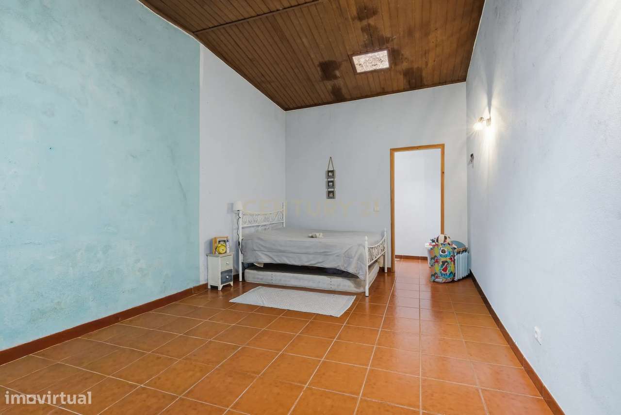 Moradia T2 com 2 salas e Pátio – Loubagueira, Torres Vedras-15