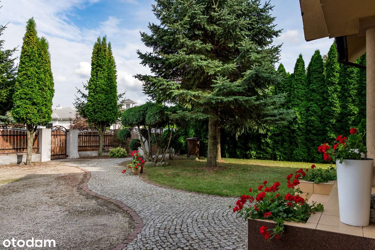 6 pokoi/duża działka/basen/meble/oddzielne pom po salonie fryzjerskim/-17