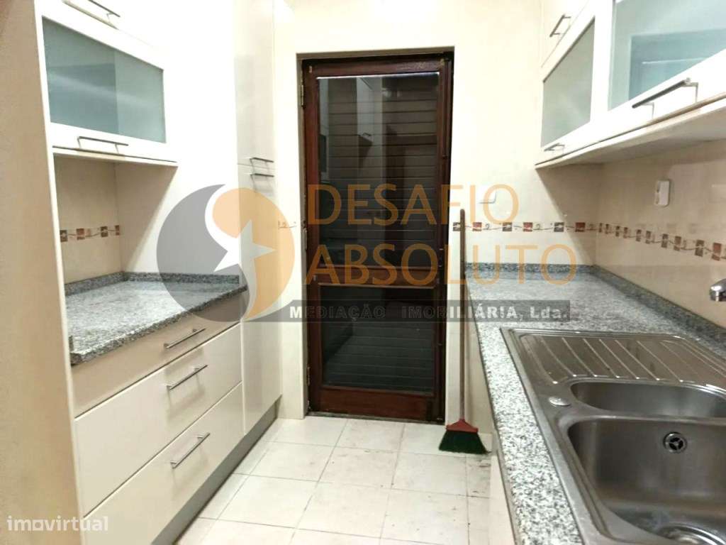 Apartamento T2 c/ Terraço e Parqueamento. Santana | Sesimbra - Grande imagem: 5/17