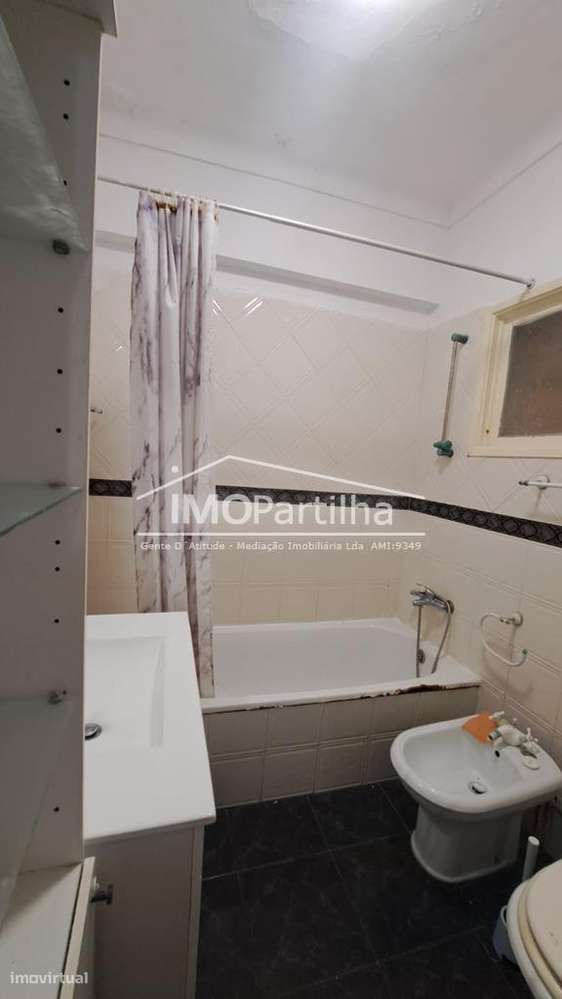 Apartamento T3 C/ Terraço na Venda Nova - Amadora-8