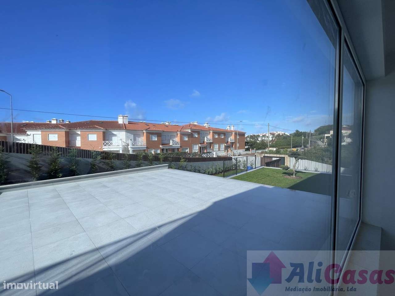 **Apartamento Único à Venda com vista para a Baía**-13