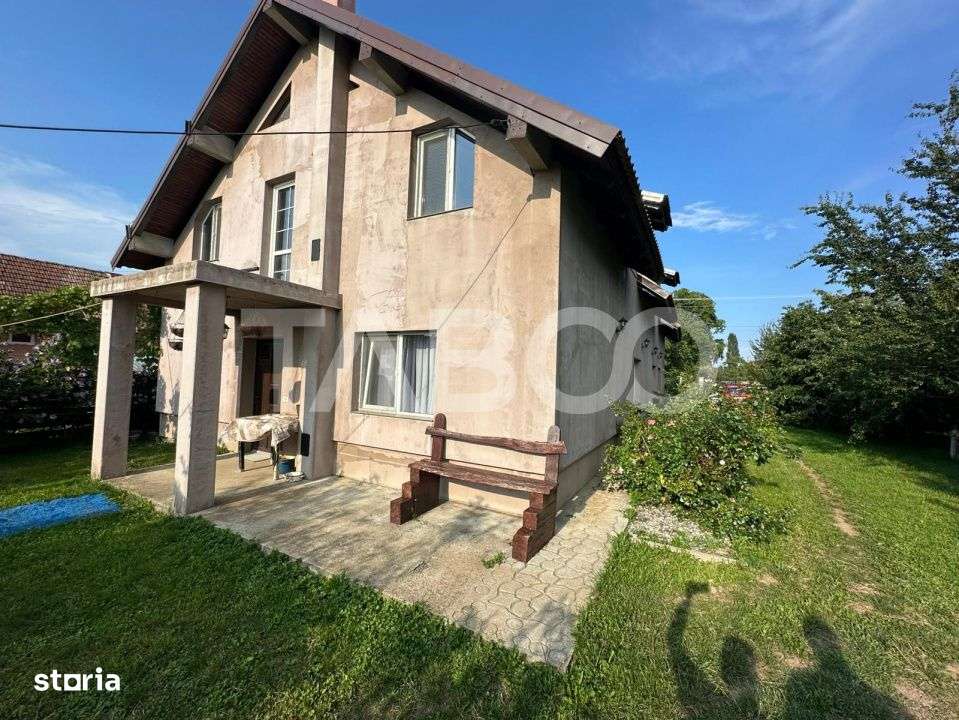 Casa noua 3 camere 300 mp anexe teren liber 1550 mp Margineni - Imagine principală: 5/16