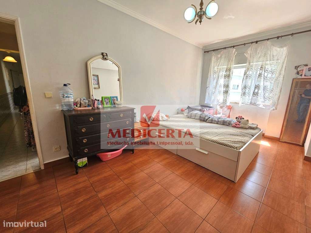 Agualva - Av. Bons Amigos - T2 (83m²)-9