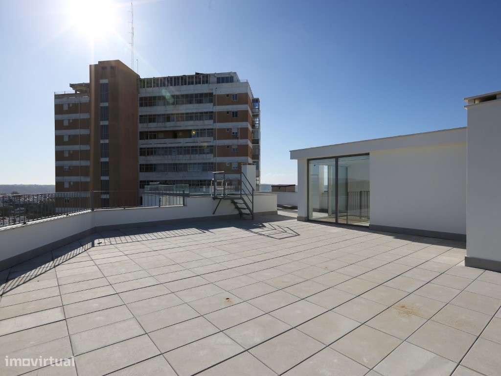 Apartamento T3 Duplex Novo com terraço privado com piscina no Prédi...-25