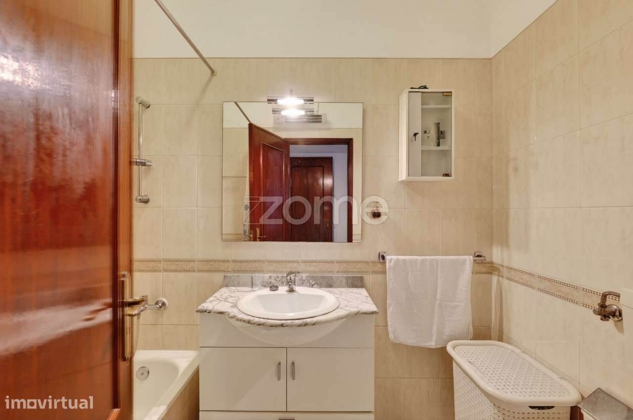 Apartamento T3 com Estacionamento e Arrecadação – Odivelas-17