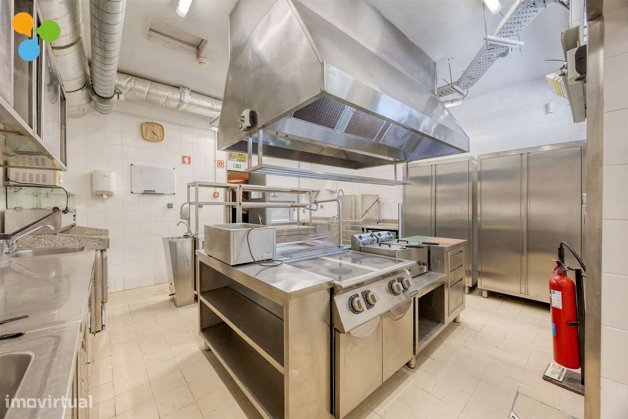 Restaurante Equipado e Pronto a Funcionar – Oportunidade de Investimen-24