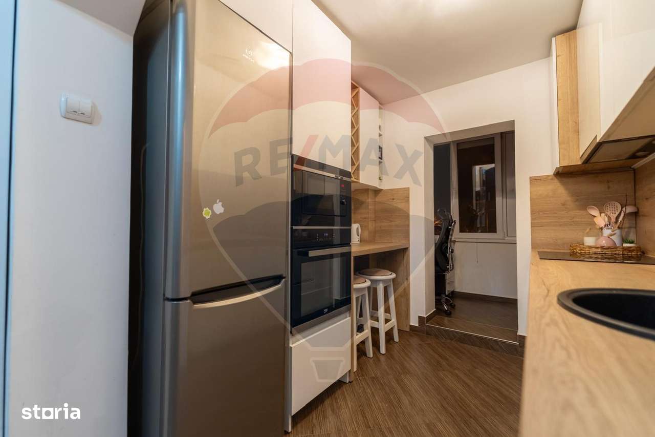 Apartament cu 3 camere de vânzare în zona Decebal-5