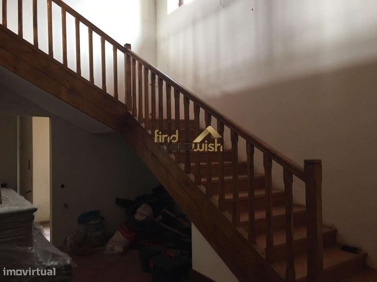 Espetacular moradia T9 de traça tradicional, com dois pisos, no coraçã-5