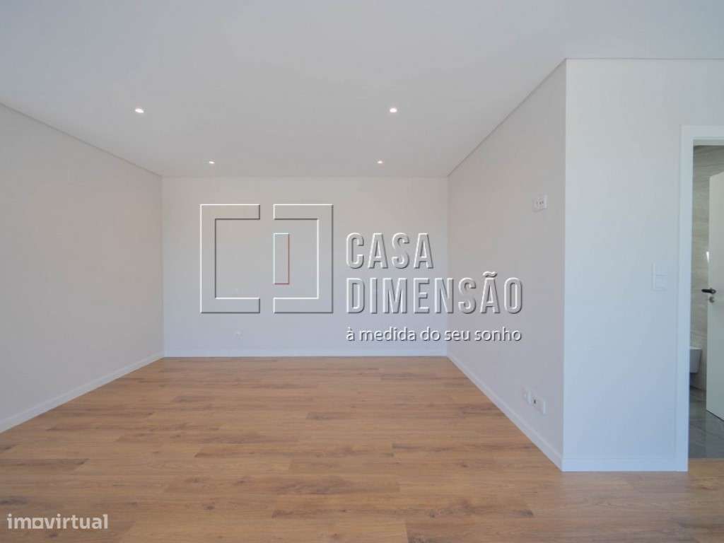 Moradia de Arquitectura Moderna de tipologia T3+1 em Oeiras com Pis...-34