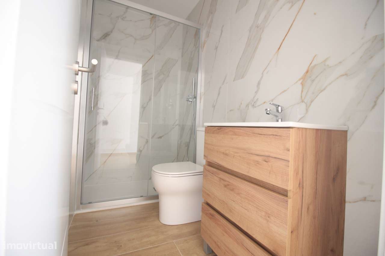 Apartamento T2 na Penha de Franca com acesso a quintal-8
