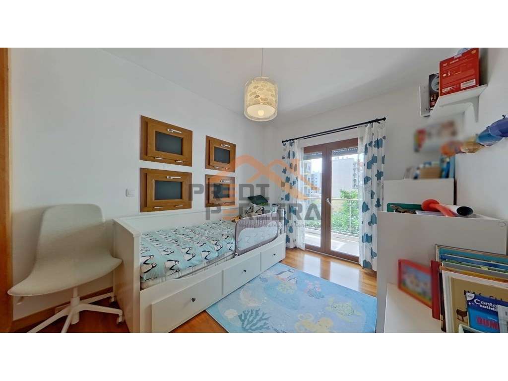 Situado na Urb. Jardim da Amoreira, Exclusivo T2 com vista desafoga...-14