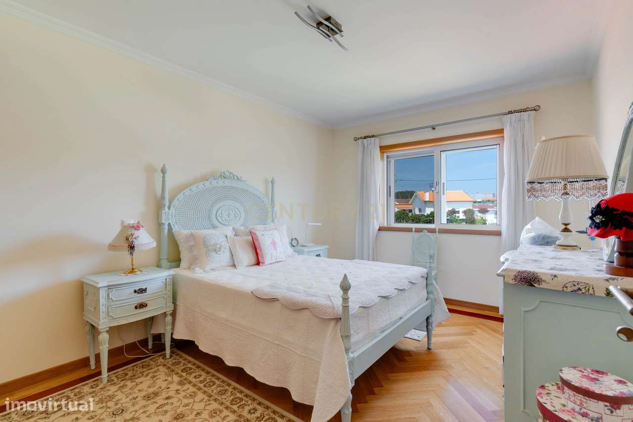 Moradia T3, Águas-furtadas + Cave com possibilidade +T1-6