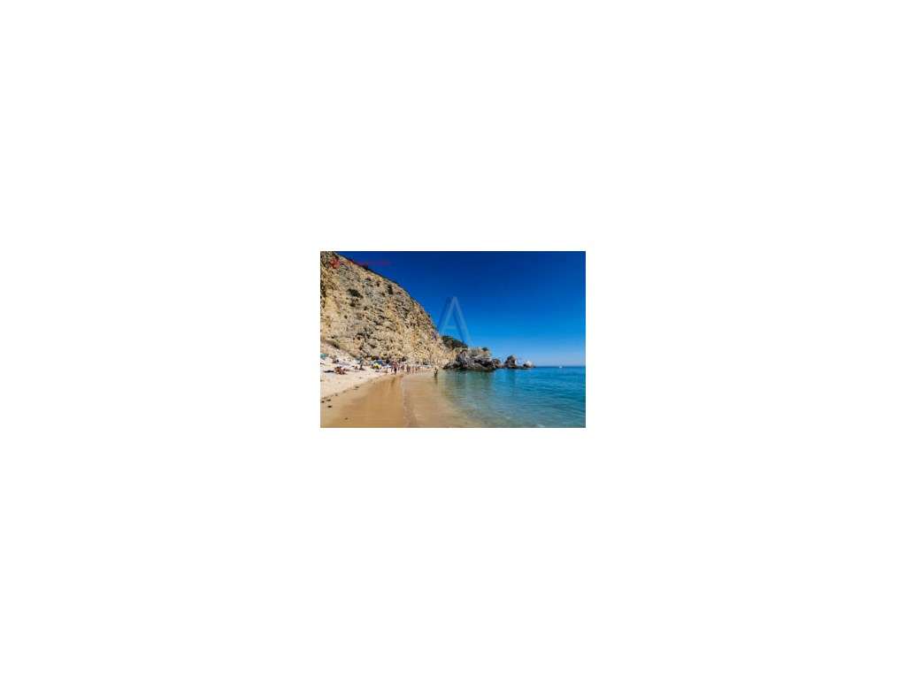 Moradia para reabilitar em Sesimbra ( Santiago ), com vista mar.-15