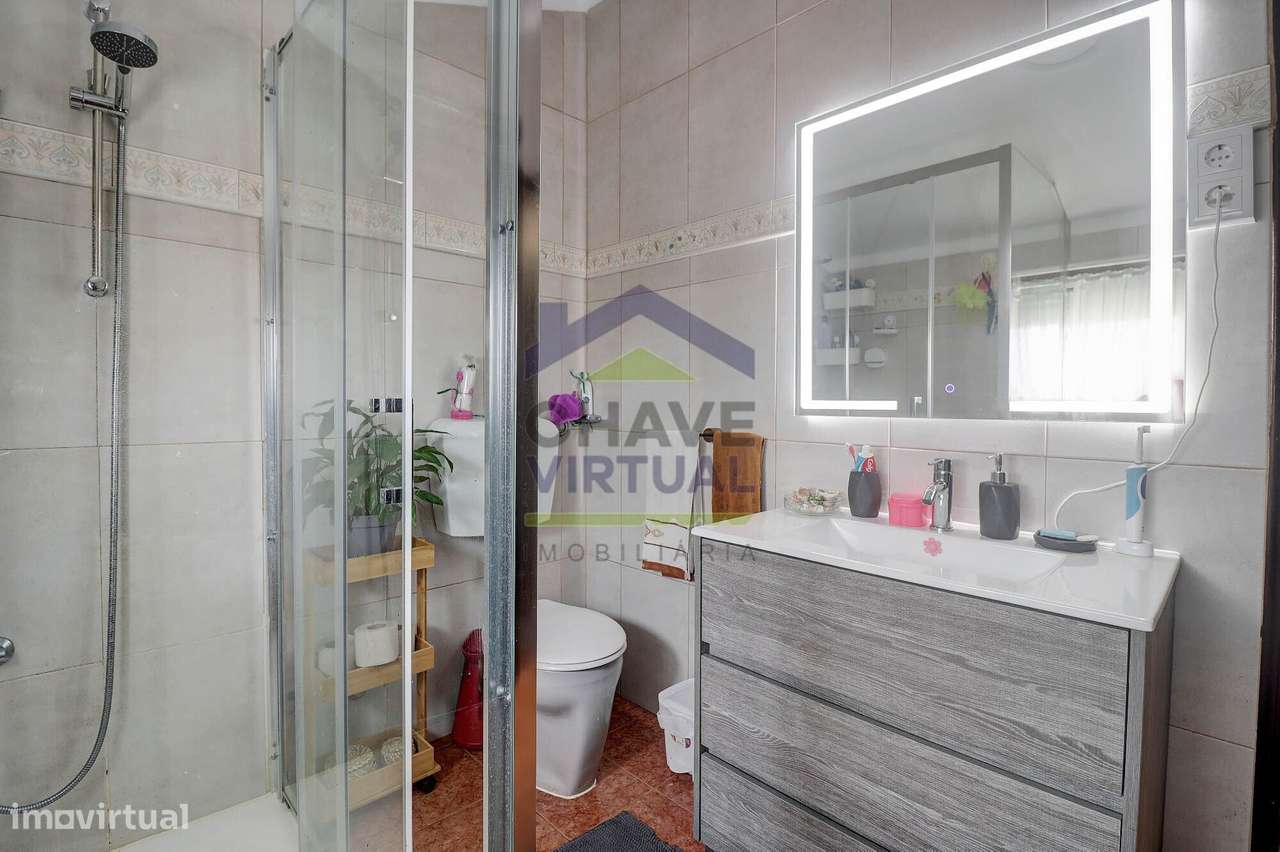 Apartamento T2 com Garagem - Centro Bombarral-16