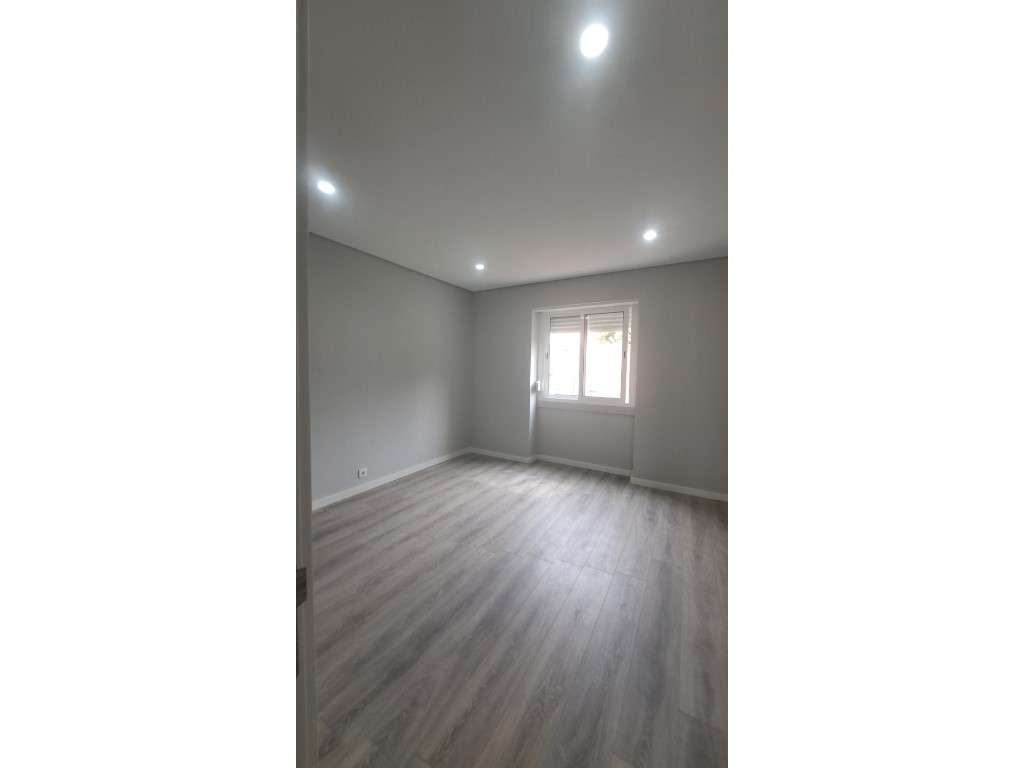 Apartamento T2 Almada Centro Recuperado-10
