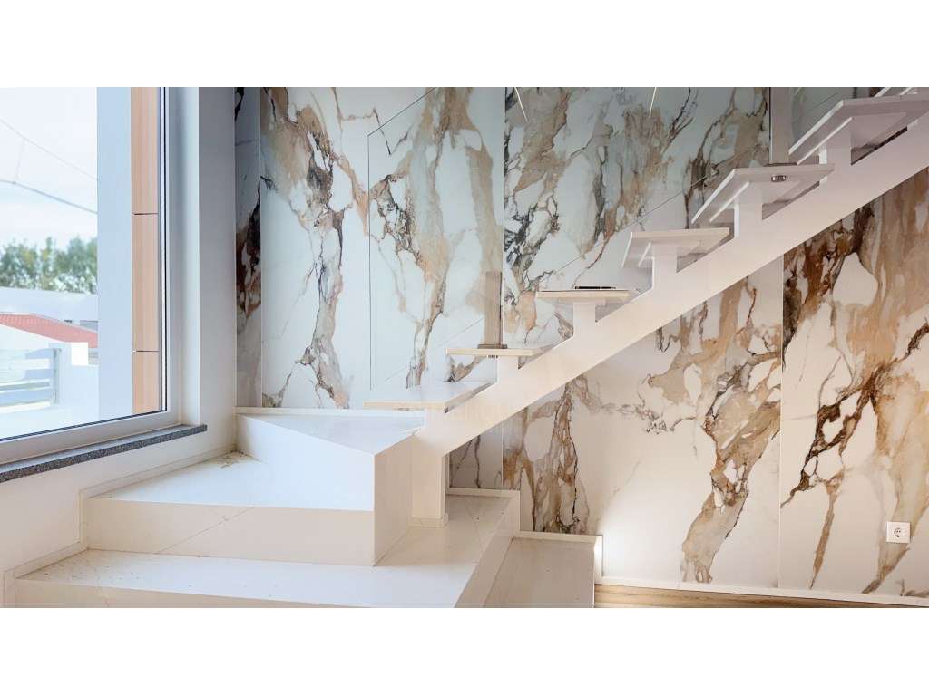 Moradia T4 com piscina - Quintinhas-8