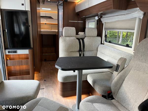 Mercedes-Benz Hymer - 19