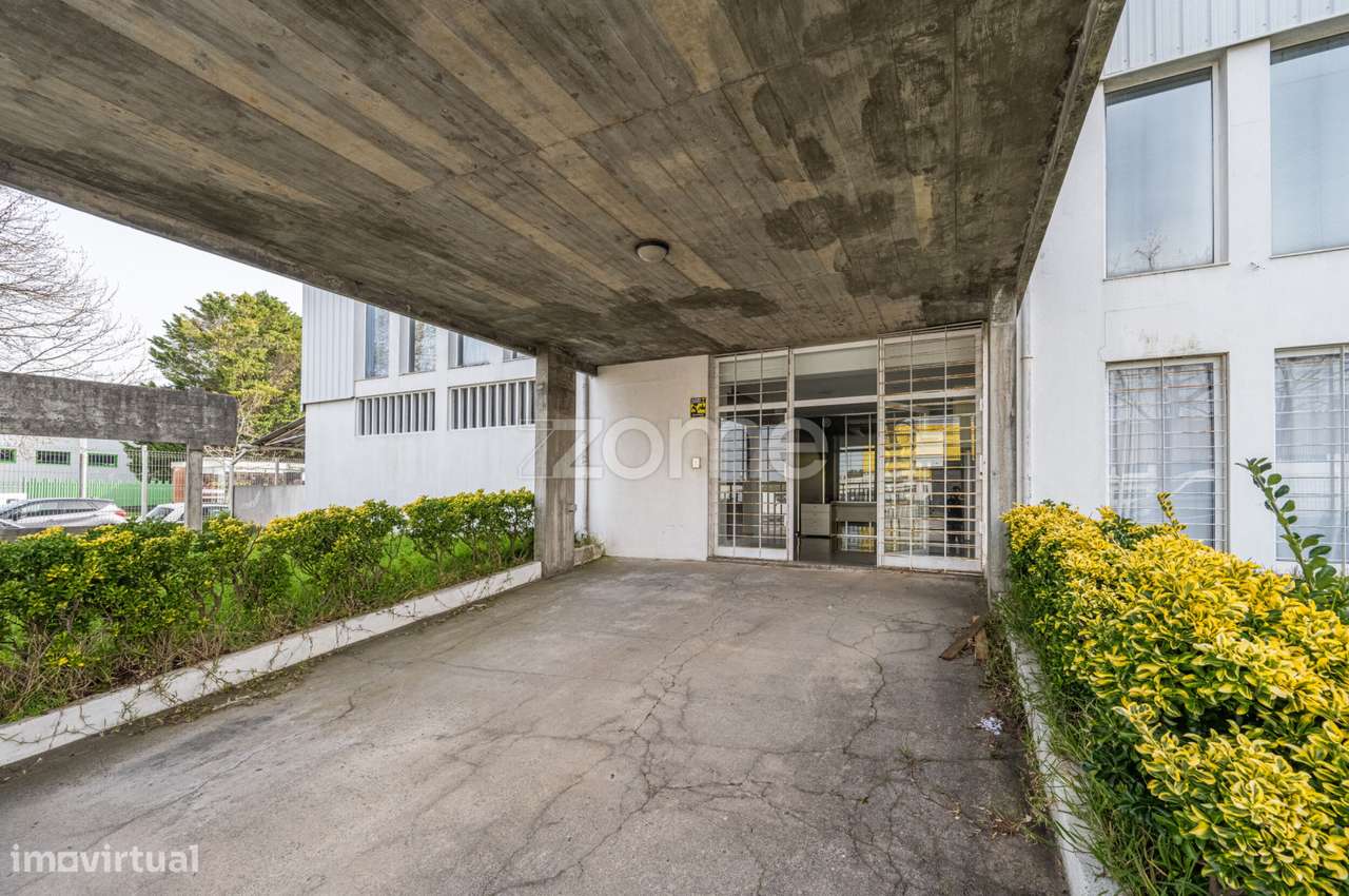 Armazém Industrial com 1100m² na Maia - Grande imagem: 4/29