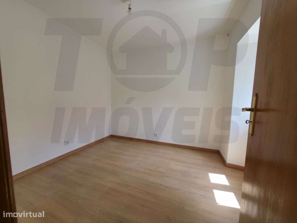 Quinta Remodelada com Moradia e Adega - Carregueiros, Tomar - 200.000€ - Grande imagem: 4/14