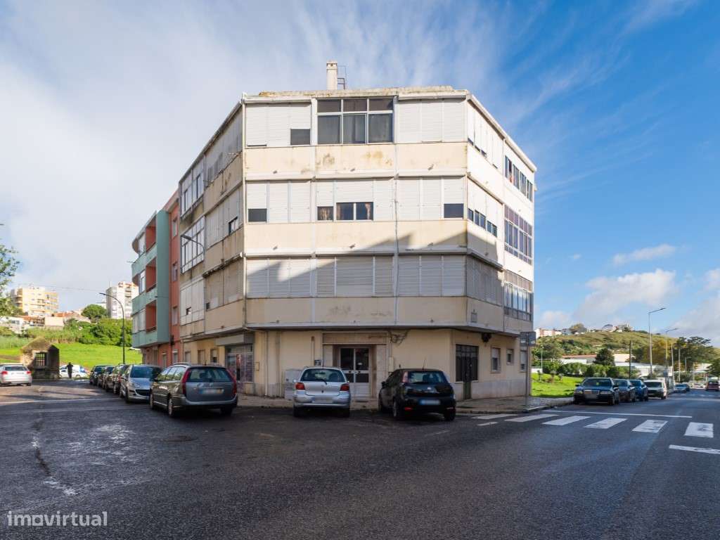 Loja para Investimento ou Comércio - Falagueira, Amadora-9