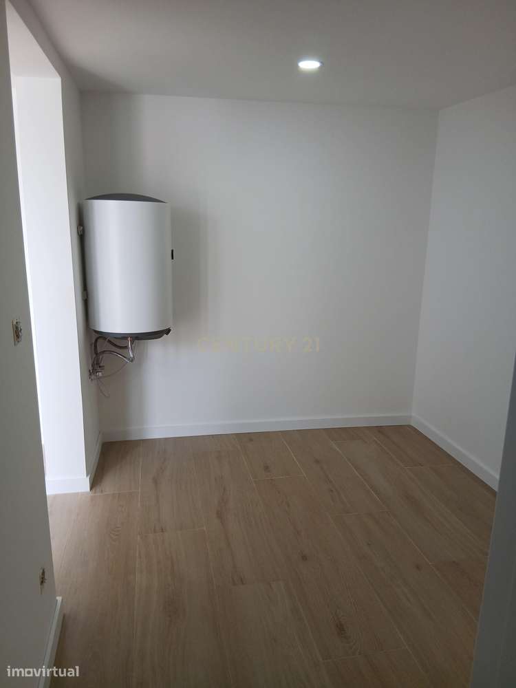 Moradia T2 Renovada em Valada – Conforto e Investimento junto ao Rio T-7