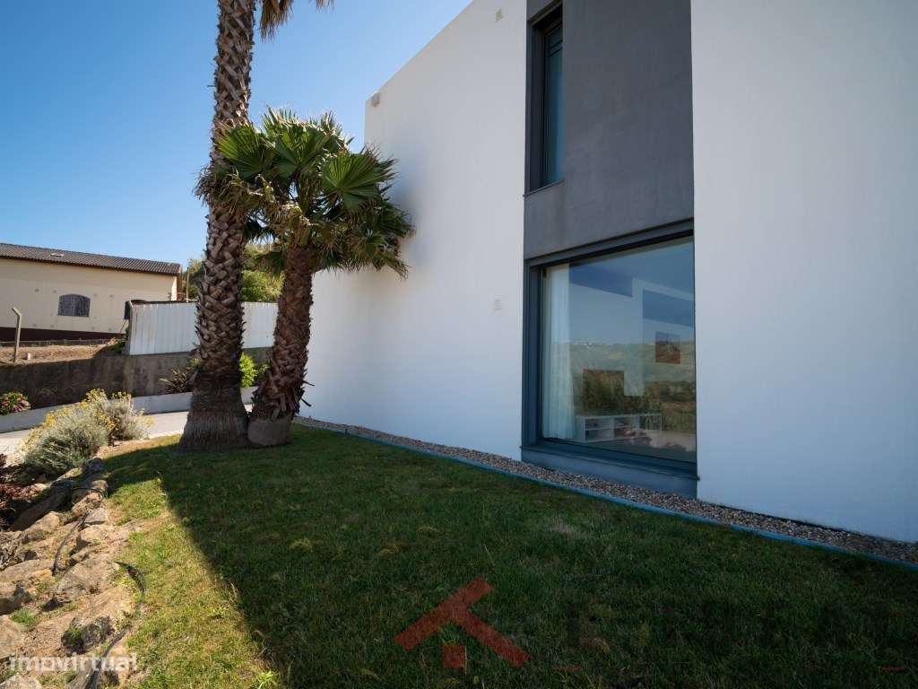 Moradia T4 Moderna Vista Mar-10