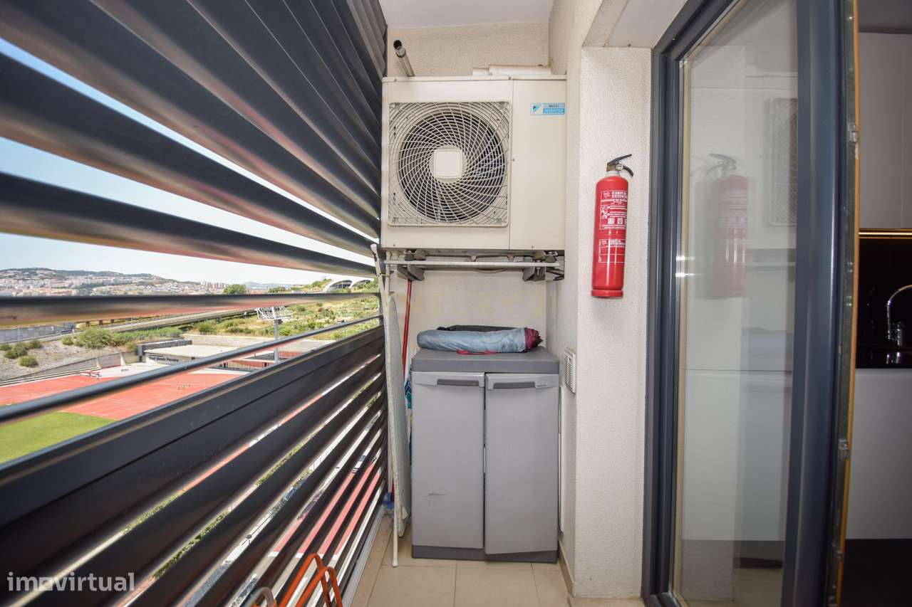 Apartamento T3 com Áreas Generosas e Vista Desafogada-30