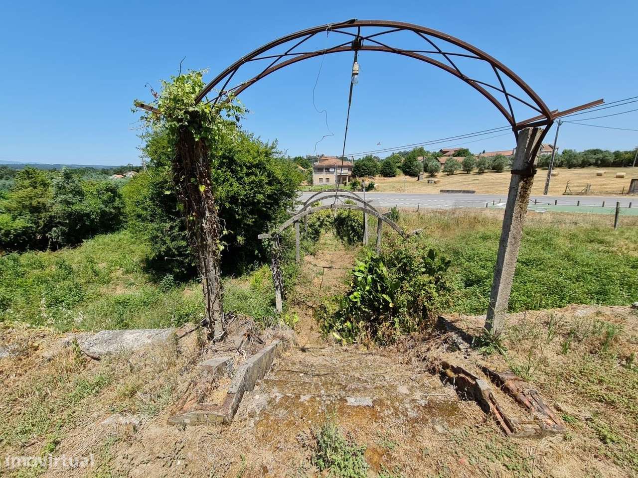 Moradia  com Terreno Urbano e Rústico  | 3.147 m2 |  Vimieiro, Santa C-52