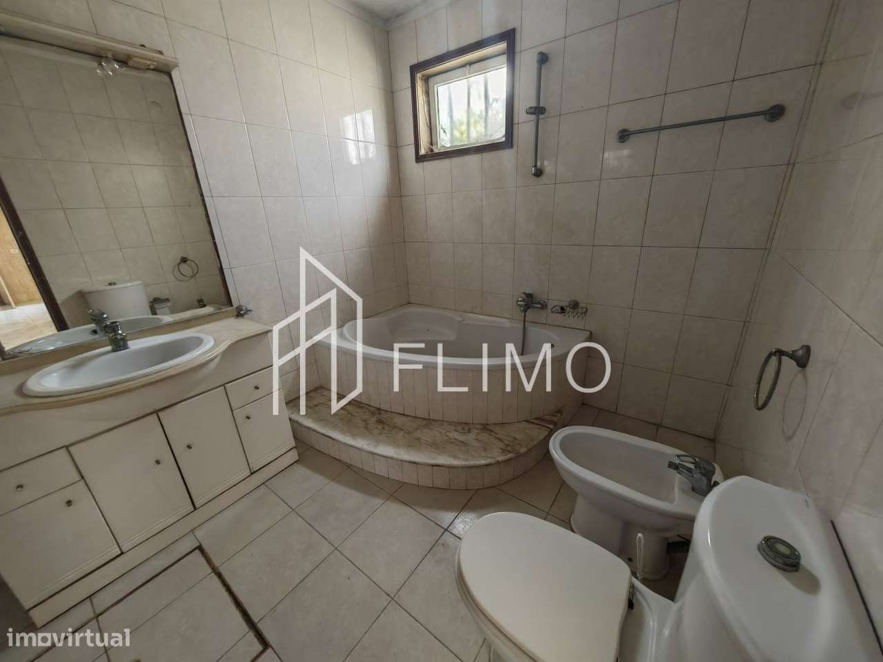 Moradia T4 com potencial Bifamiliar-27