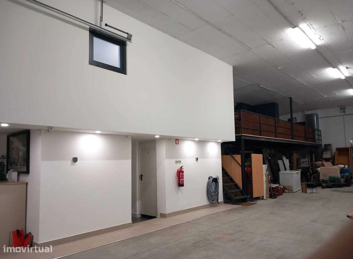 Armazém com escritório em excelentes condições – Arrendamento - Grande imagem: 3/12