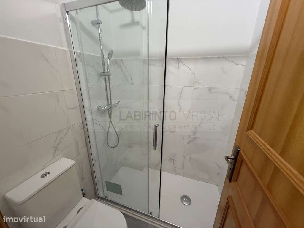 Vende-se T1 (Loja transformada em habitação), em Belas - Queluz, em...-7