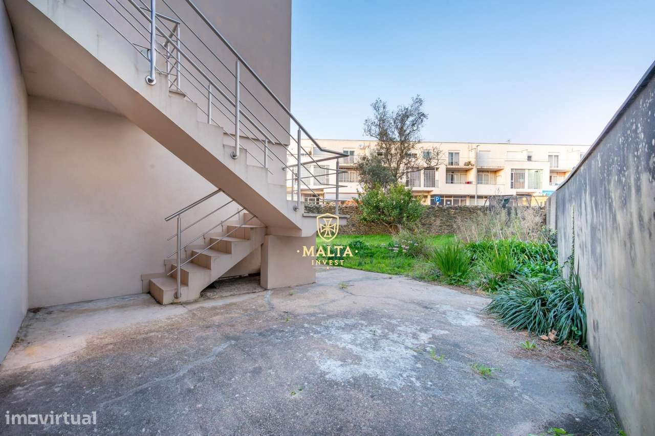 Moradia Bifamiliar com 3 Pisos no Centro de Fão – Esposende-28