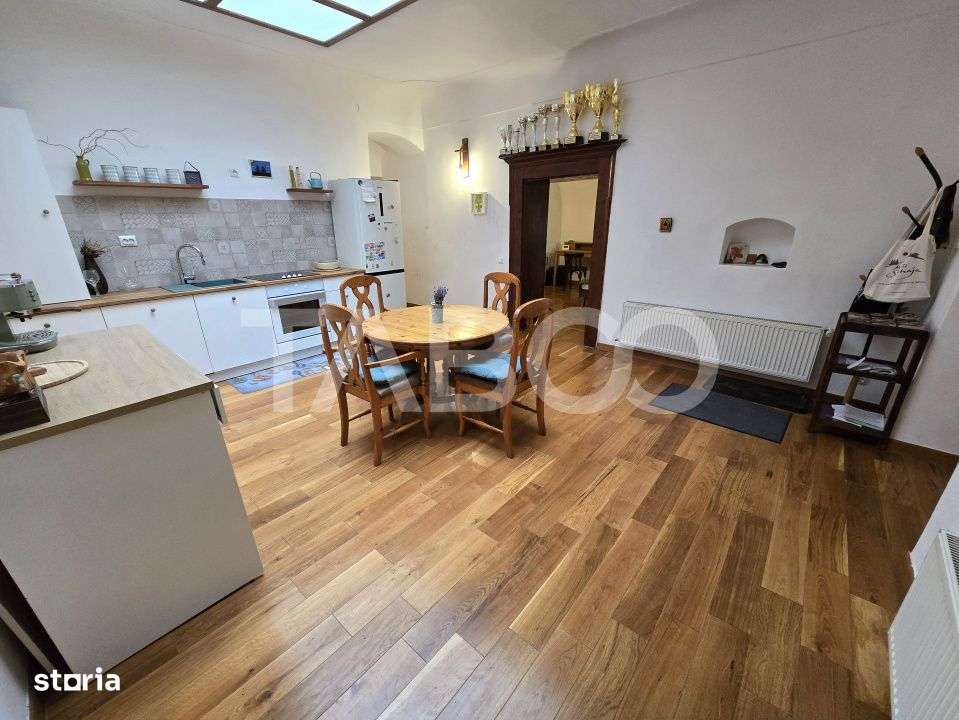 Apartament decomandat de vanzare cu pivnita in Centrul Istoric Sibiu-12