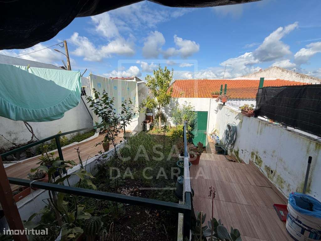 Moradia T2 remodelada com quintal em Alfundão-17