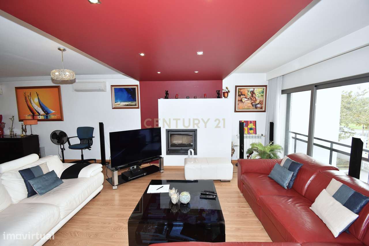 Moradia T3+1 em Alcochete: Luxo e Conforto!-12