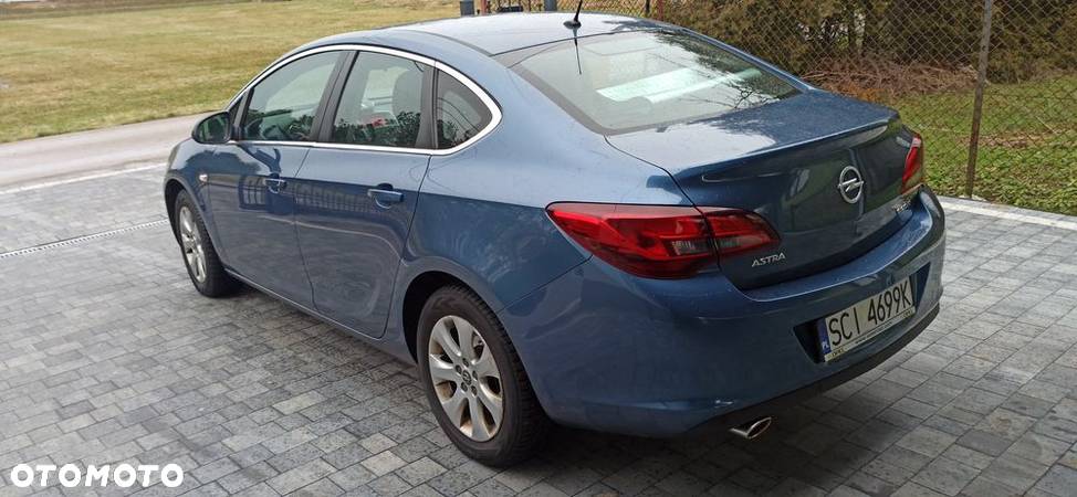 Opel Astra IV 1.4 T EU6 - 9