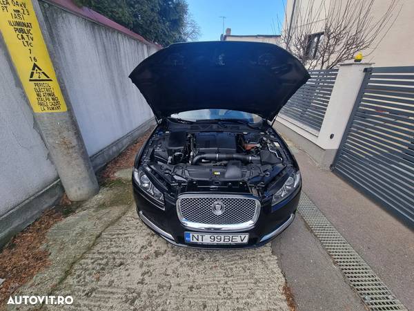 Jaguar XF 2.2D - 17