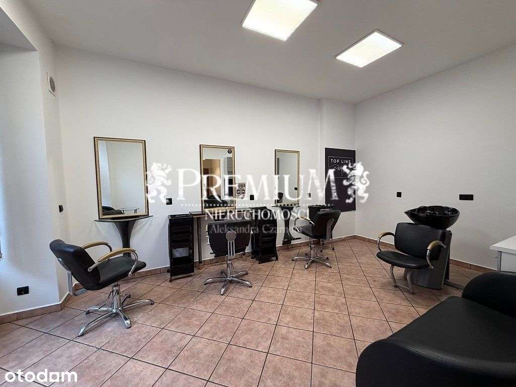 Lokal użytkowy z witrynami na parterze kamienicy-2