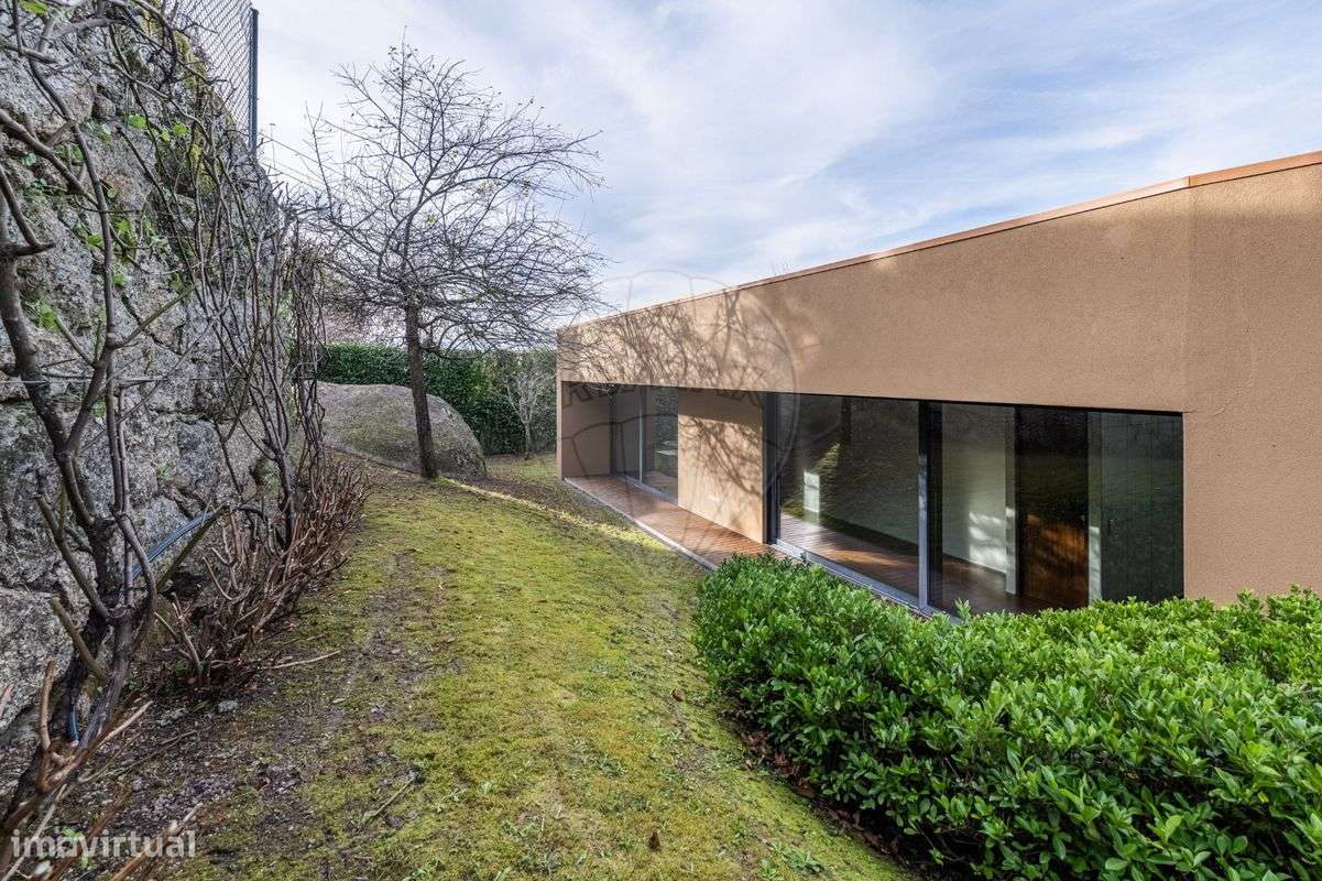 Moradia T5 para venda-16