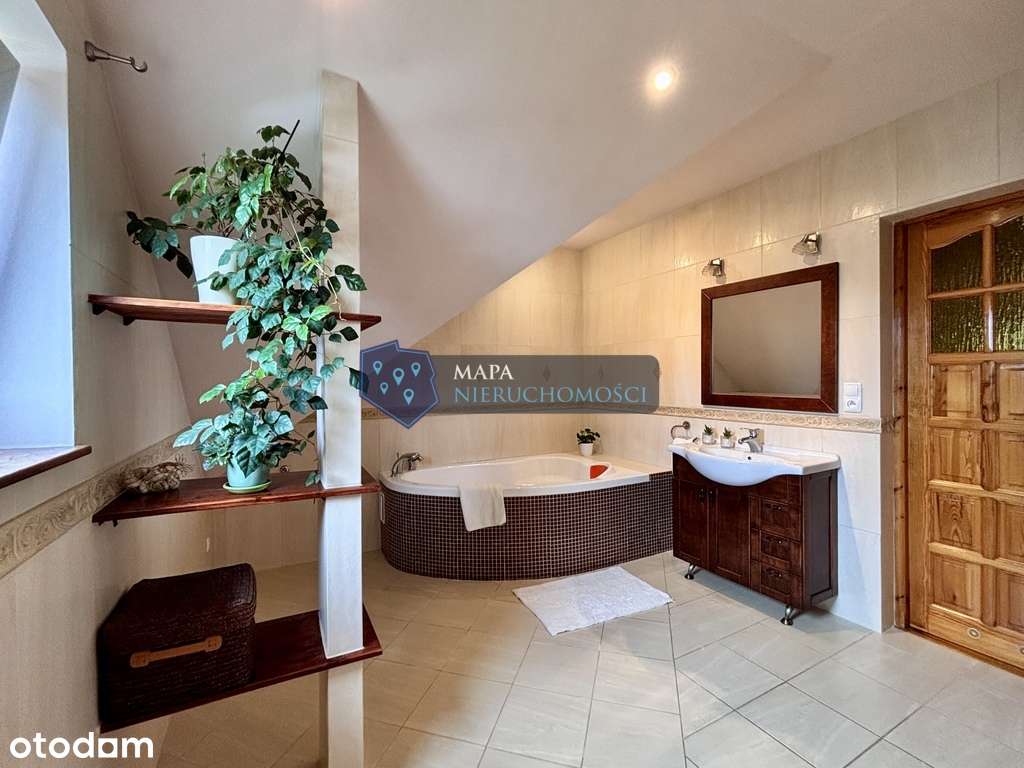 Wygodny dom z pięknym zielonym ogrodem-13