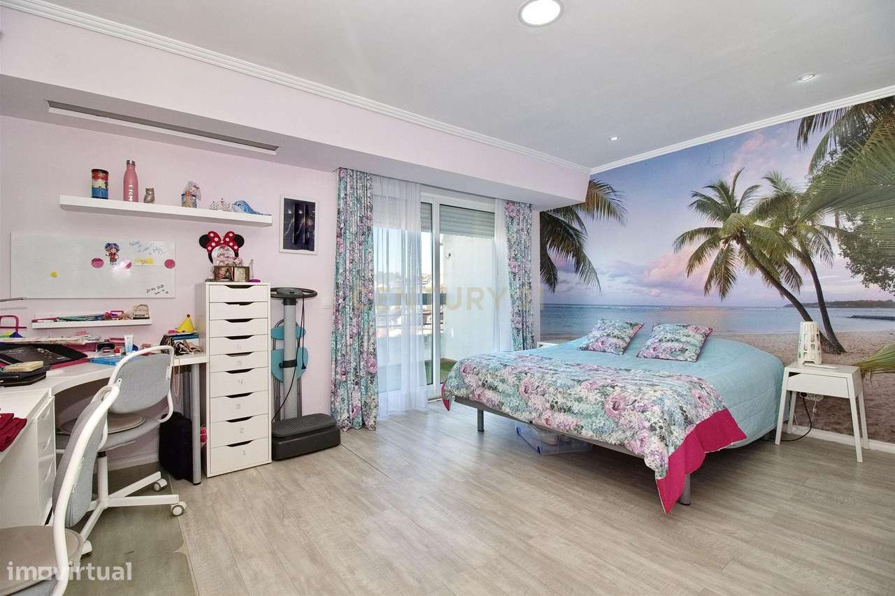 Apartamento T6 com Terraço e Vista 360º em Campolide - 314m²-21