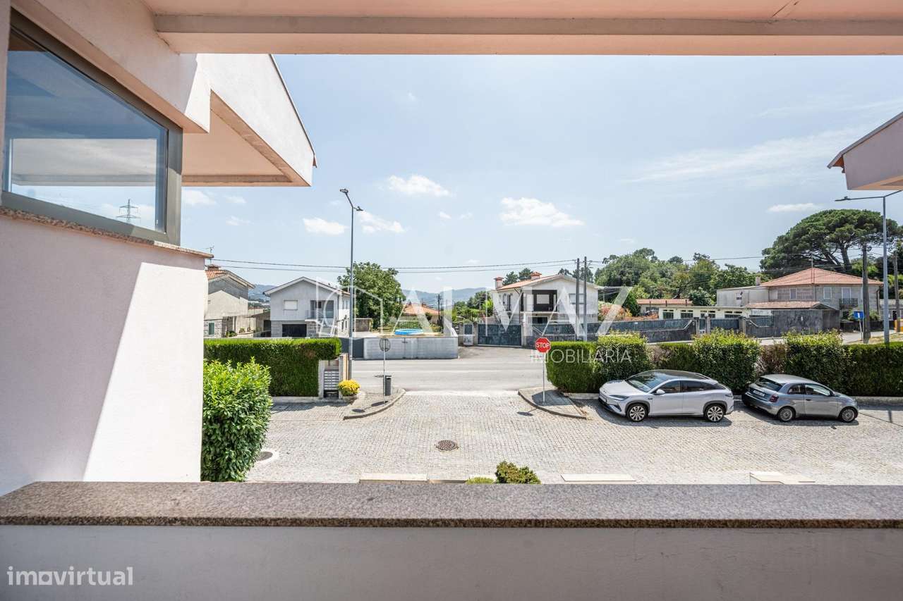Moradia de Gaveto T3 com Jardim, Churrasqueira e Garagem para 3...-23