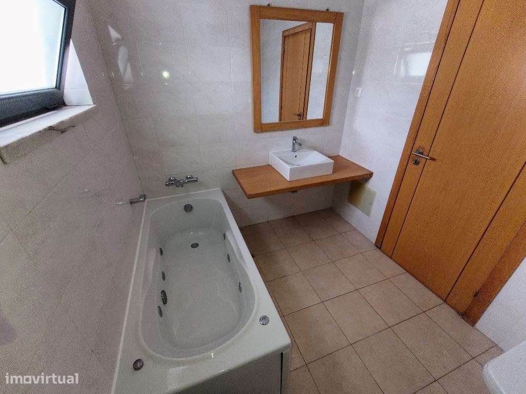 Moradia T5 Moderna no Feijó com 296 m² e Garagem de 100 m²  Confort...-18