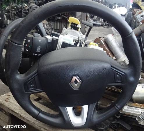 Plansa de bord Renault Megane 3 din 2010 cu airbag volan si pasager volan pe stanga - 2