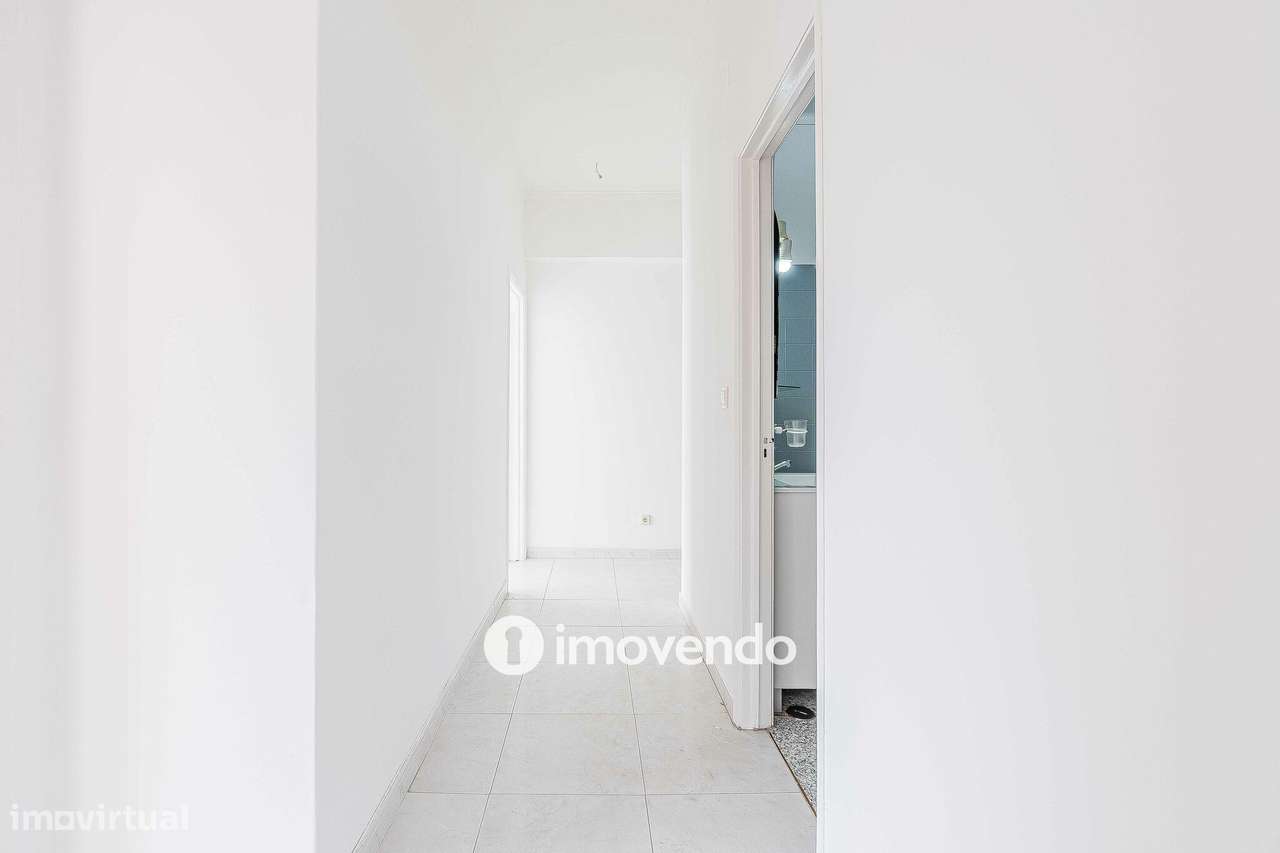 Apartamento T2 com áreas amplas, em Odivelas-24