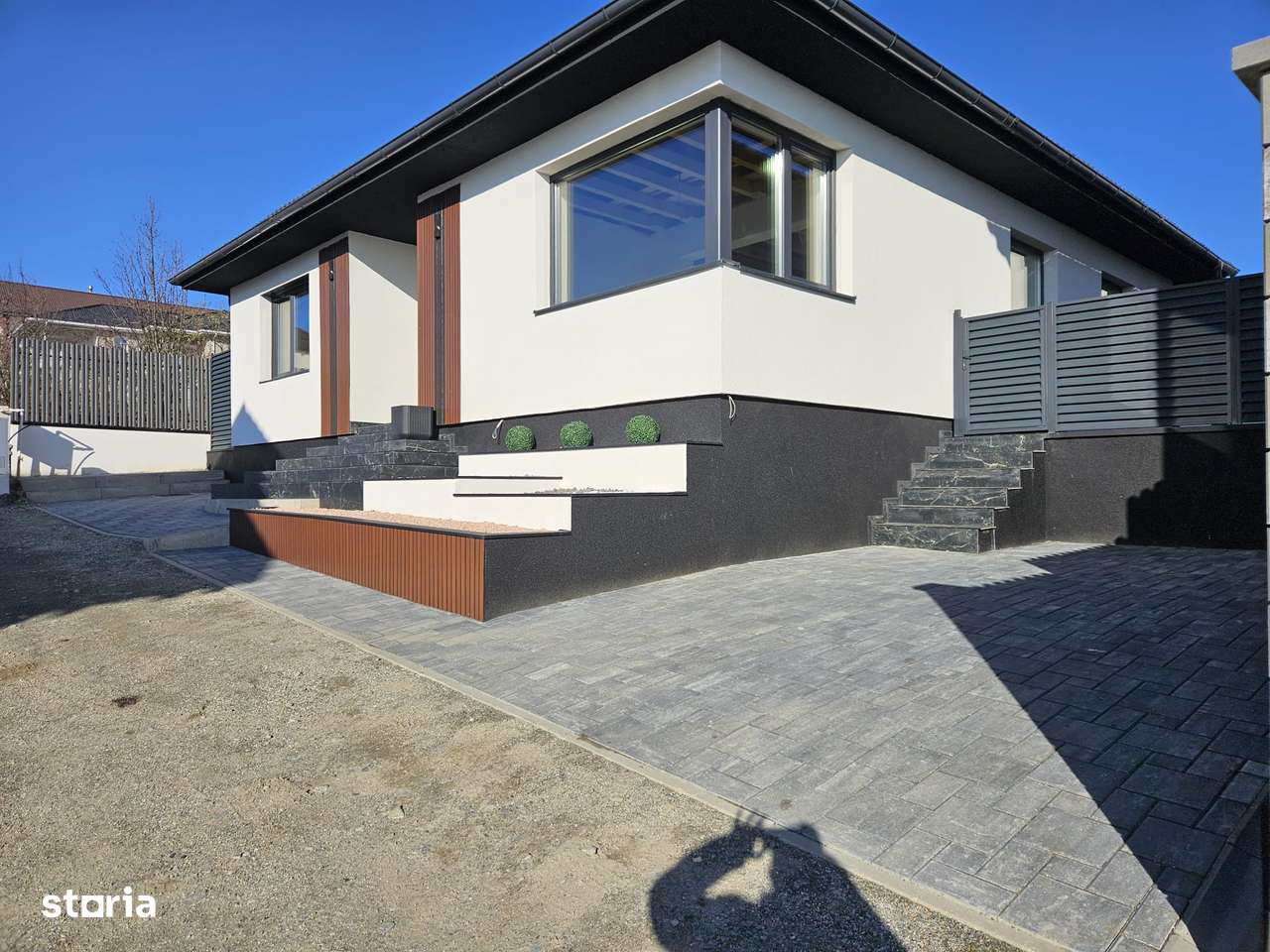 Casă individuală modernă pe parter, cu teren, la 4 km de Sibiu - Imagine principală: 3/20