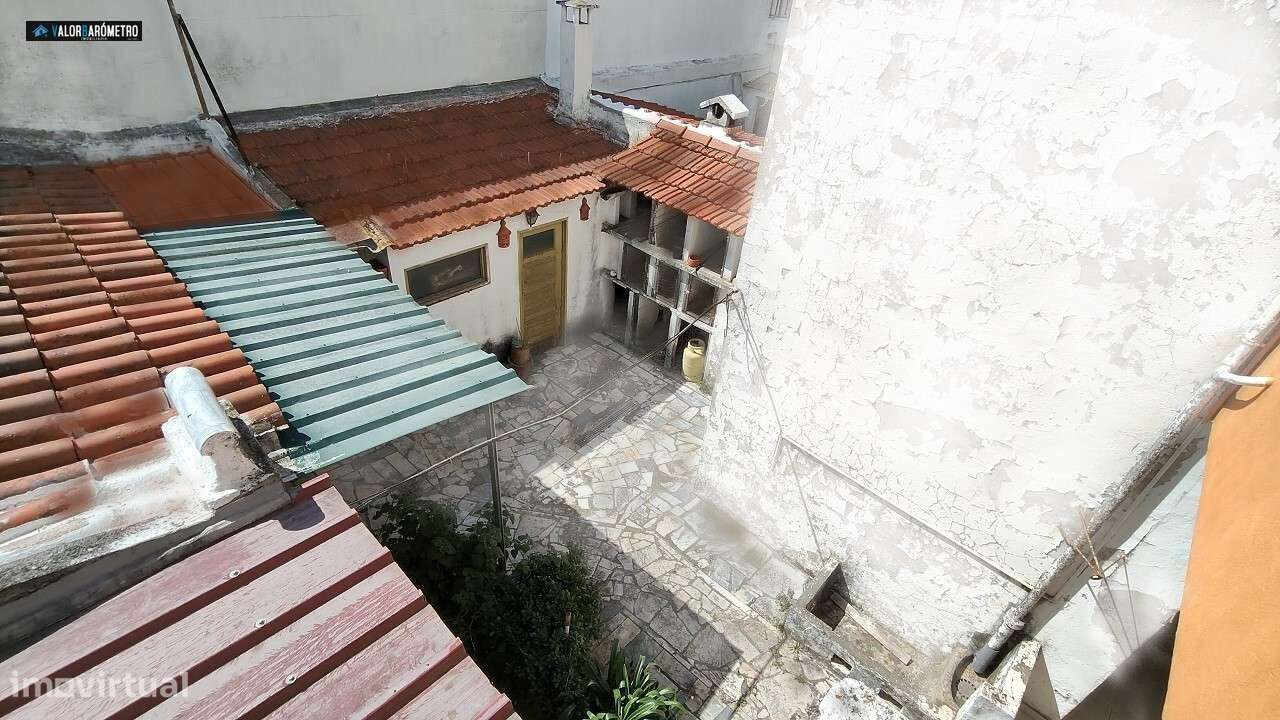 Prédio T5 com logradouro e arrumos-21